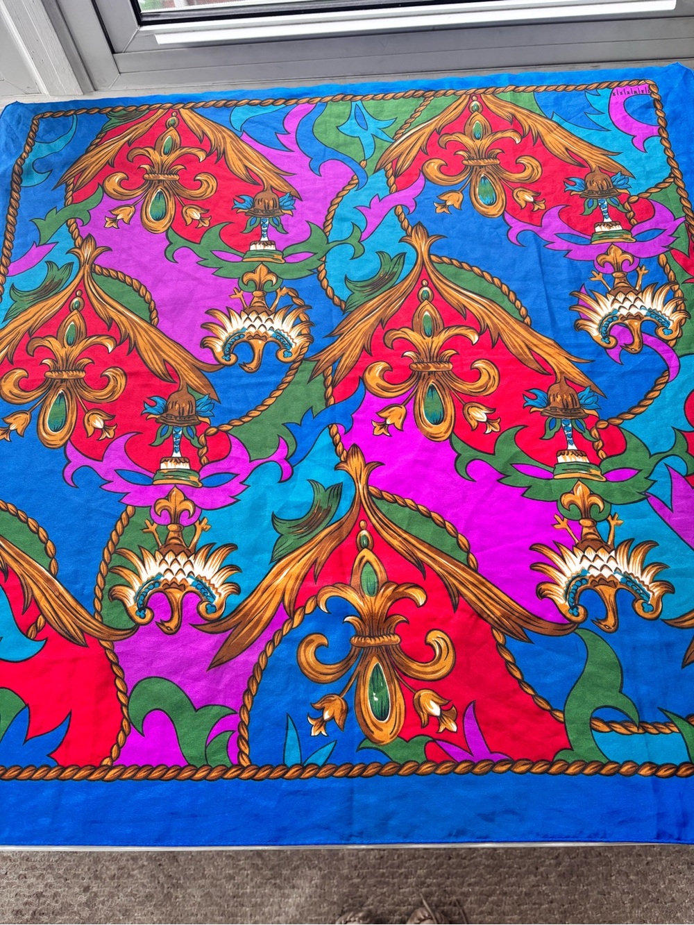 KUNWAY Vibrant Silk Scarf